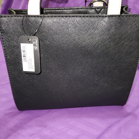 Guess Brand Purse. NWT - Picture 4 of 9